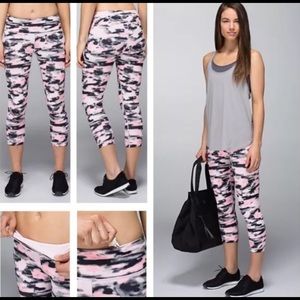 Lululemon Wunder Under Crop sz 8